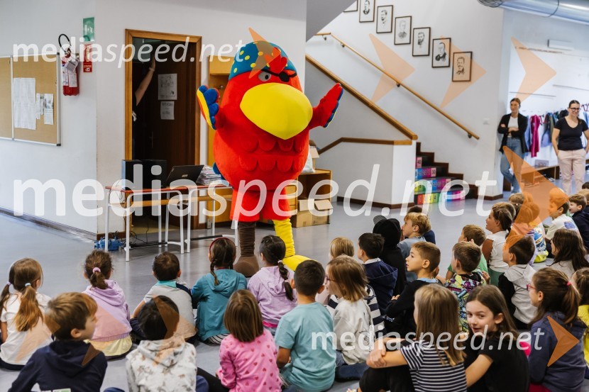 Na OŠ Otona Župančiča otroke razveselili z Nandom in Cicibani