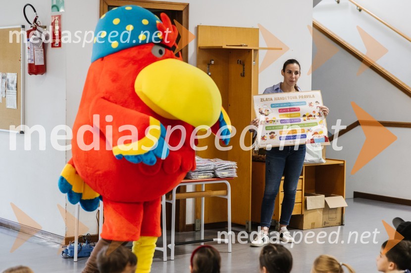 Na OŠ Otona Župančiča otroke razveselili z Nandom in Cicibani