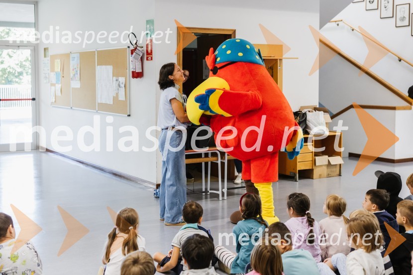 Na OŠ Otona Župančiča otroke razveselili z Nandom in Cicibani