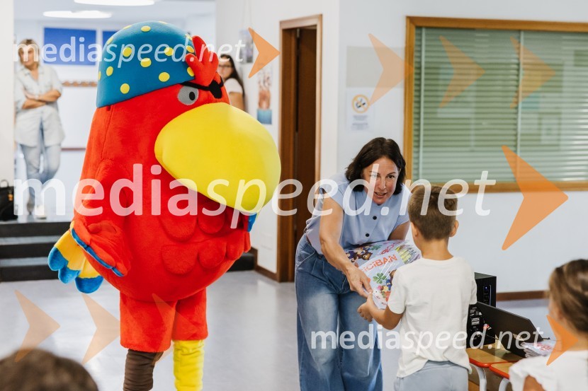 Na OŠ Otona Župančiča otroke razveselili z Nandom in Cicibani