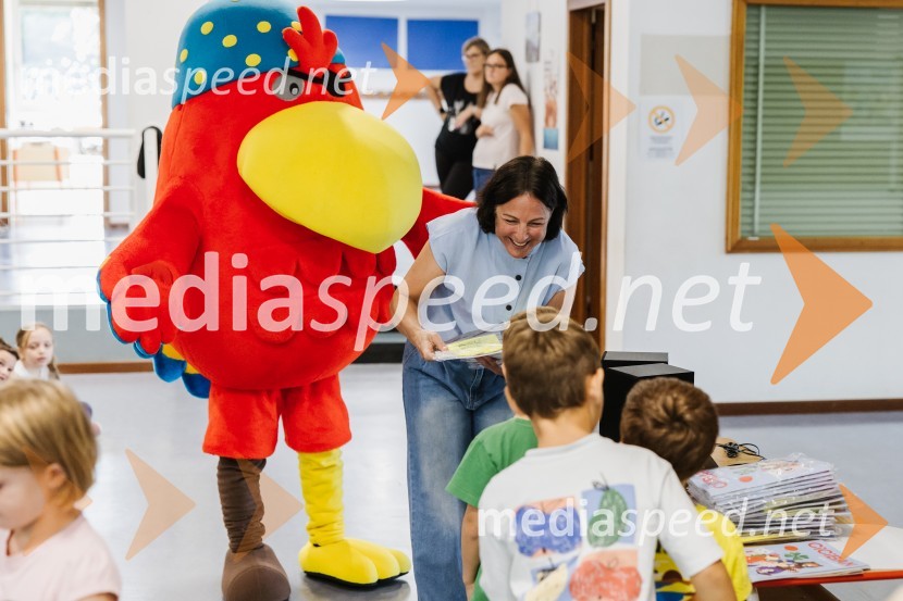 Na OŠ Otona Župančiča otroke razveselili z Nandom in Cicibani