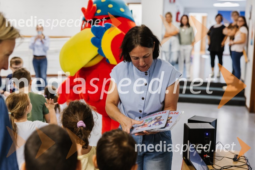 Na OŠ Otona Župančiča otroke razveselili z Nandom in Cicibani