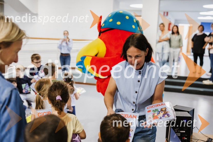 Na OŠ Otona Župančiča otroke razveselili z Nandom in Cicibani