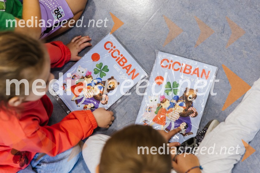 Na OŠ Otona Župančiča otroke razveselili z Nandom in Cicibani