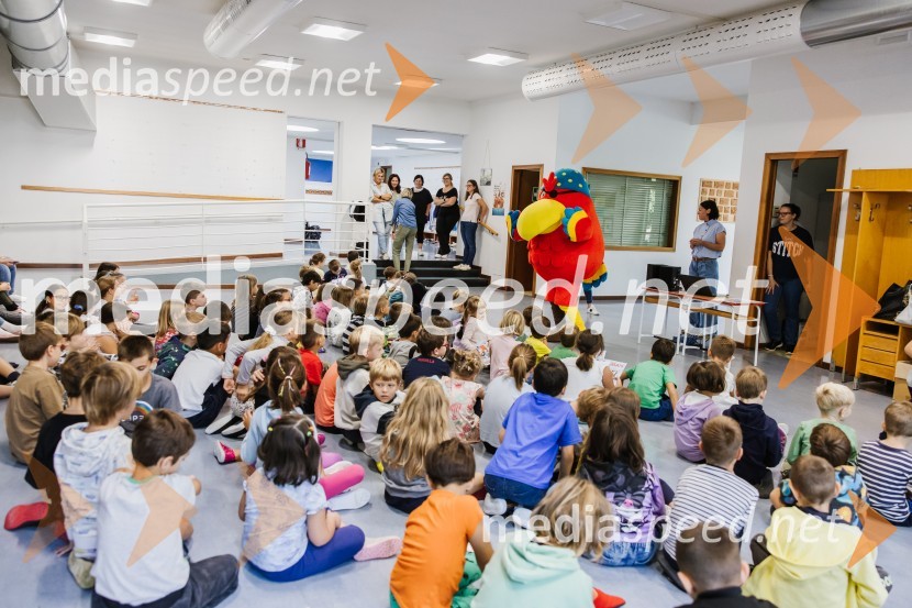 Na OŠ Otona Župančiča otroke razveselili z Nandom in Cicibani