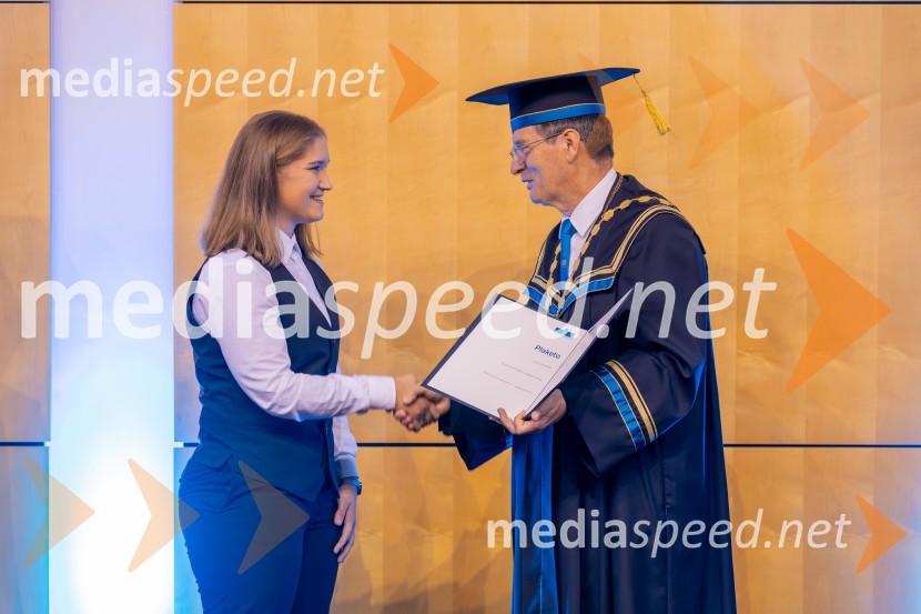  Nuša Urnaut, prejemnica Plakete Leona Štuklja; prof. dr. Zdravko Kačič, rektor Univerze v MariboruDan Univerze v Mariboru 2025