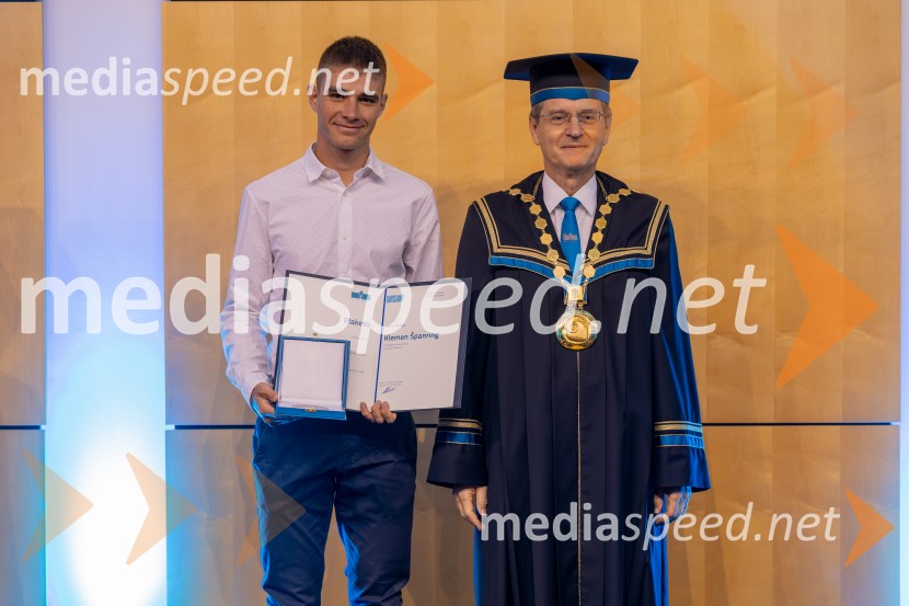  Klemen Španring, prejemnik Plakete Leona Štuklja; prof. dr. Zdravko Kačič, rektor Univerze v MariboruDan Univerze v Mariboru 2025