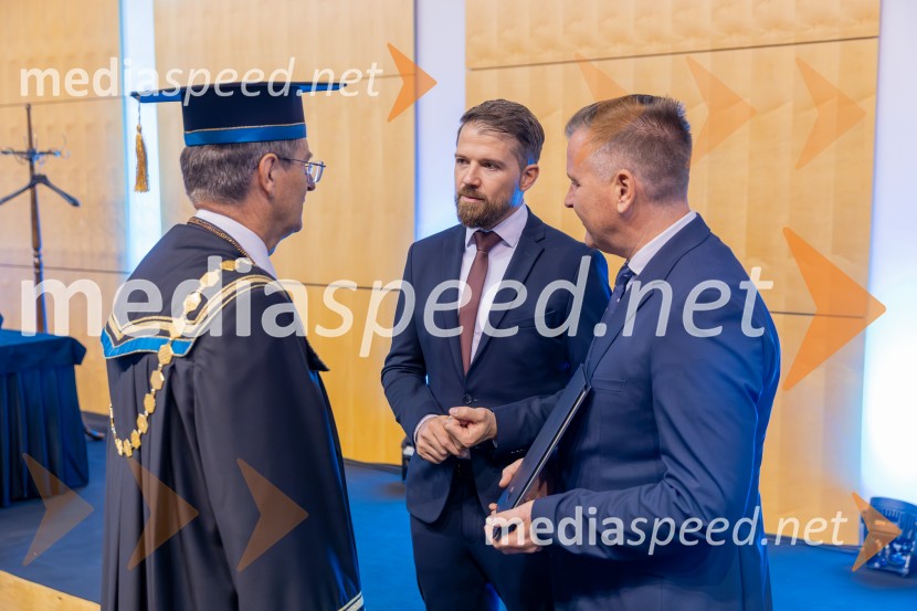 prof. dr. Zdravko Kačič, rektor Univerze v Mariboru; dr.  Jure Vajs, vodja strateških programov, Lek; dr. Simon Rečnik, direktor Trdnih izdelkov in član uprave Leka d.d.Dan Univerze v Mariboru 2025