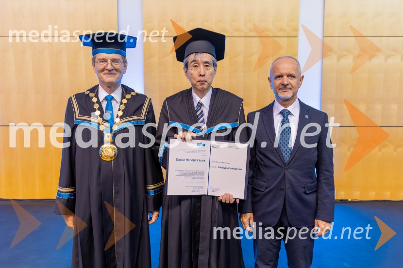 prof. dr. Zdravko Kačič, rektor Univerze v Mariboru; prof. dr. Kazuyuki Hokamoto, častni doktor Univerze v Mariboru;  ... Dan Univerze v Mariboru 2025