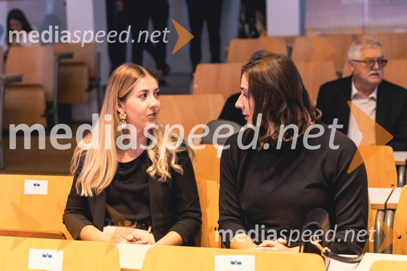  Pia Žula, najboljša študentka Univerze v Mariboru 2024/2025;  Hana Urankar, prejemnica nagrade Znak Leona ŠtukljaDan Univerze v Mariboru 2025