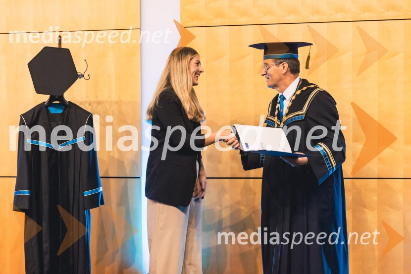 Pia Žula, najboljša študentka Univerze v Mariboru 2024/2025; prof. dr. Zdravko Kačič, rektor Univerze v MariboruDan Univerze v Mariboru 2025