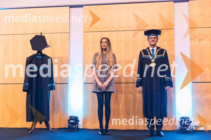  Lana Potočnik, prejemnica listine za pomembne kulturne dosežke; prof. dr. Zdravko Kačič, rektor Univerze v MariboruDan Univerze v Mariboru 2025