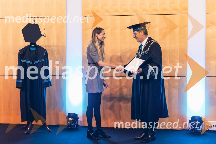  Lana Potočnik, prejemnica listine za pomembne kulturne dosežke; prof. dr. Zdravko Kačič, rektor Univerze v MariboruDan Univerze v Mariboru 2025