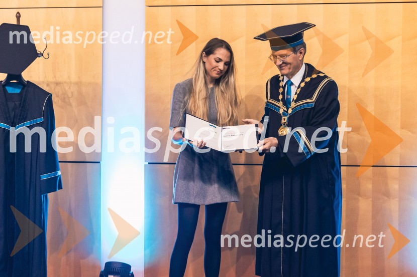  Lana Potočnik, prejemnica listine za pomembne kulturne dosežke; prof. dr. Zdravko Kačič, rektor Univerze v MariboruDan Univerze v Mariboru 2025