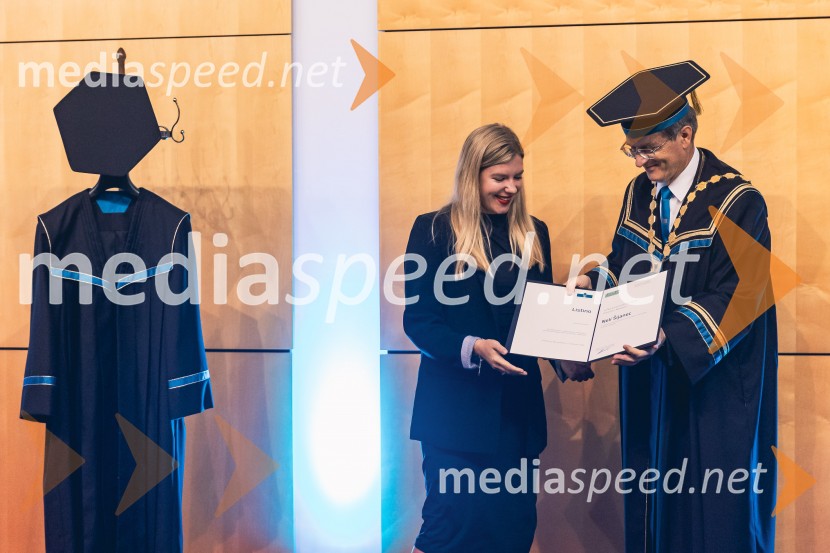  Neli Šijanec, prejemnica listine za Naj prostovoljca študenta; prof. dr. Zdravko Kačič, rektor Univerze v MariboruDan Univerze v Mariboru 2025