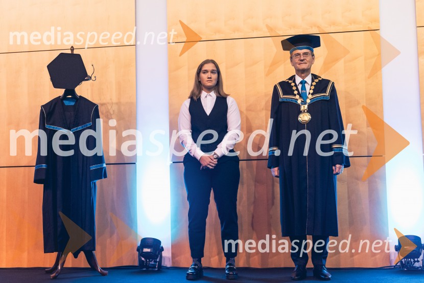  Nuša Urnaut, prejemnica Plakete Leona Štuklja; prof. dr. Zdravko Kačič, rektor Univerze v MariboruDan Univerze v Mariboru 2025