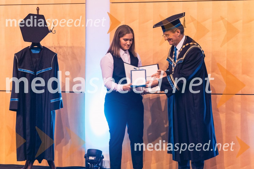  Nuša Urnaut, prejemnica Plakete Leona Štuklja; prof. dr. Zdravko Kačič, rektor Univerze v MariboruDan Univerze v Mariboru 2025