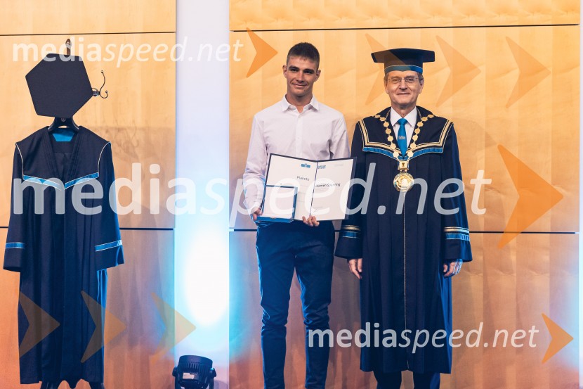  Klemen Španring, prejemnik Plakete Leona Štuklja; prof. dr. Zdravko Kačič, rektor Univerze v MariboruDan Univerze v Mariboru 2025