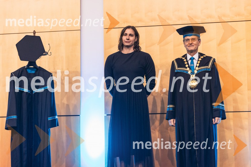  Hana Urankar, prejemnica nagrade Znak Leona Štuklja; prof. dr. Zdravko Kačič, rektor Univerze v MariboruDan Univerze v Mariboru 2025