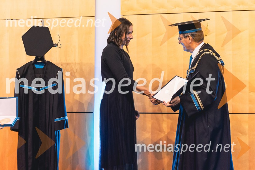  Hana Urankar, prejemnica nagrade Znak Leona Štuklja; prof. dr. Zdravko Kačič, rektor Univerze v MariboruDan Univerze v Mariboru 2025