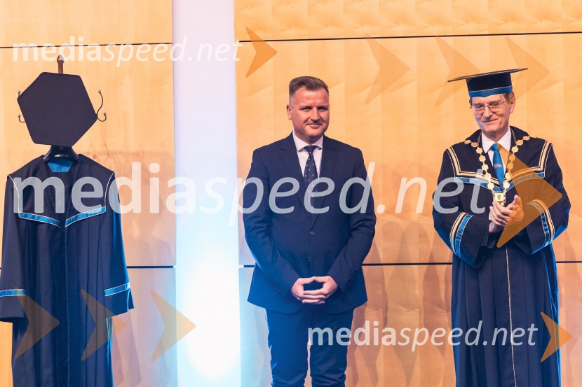 dr. Simon Rečnik, direktor Trdnih izdelkov in član uprave Leka d.d.; prof. dr. Zdravko Kačič, rektor Univerze v MariboruDan Univerze v Mariboru 2025