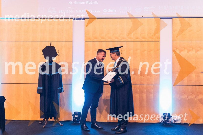 dr. Simon Rečnik, direktor Trdnih izdelkov in član uprave Leka d.d.; prof. dr. Zdravko Kačič, rektor Univerze v MariboruDan Univerze v Mariboru 2025
