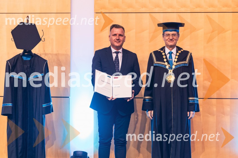 dr. Simon Rečnik, direktor Trdnih izdelkov in član uprave Leka d.d.; prof. dr. Zdravko Kačič, rektor Univerze v MariboruDan Univerze v Mariboru 2025