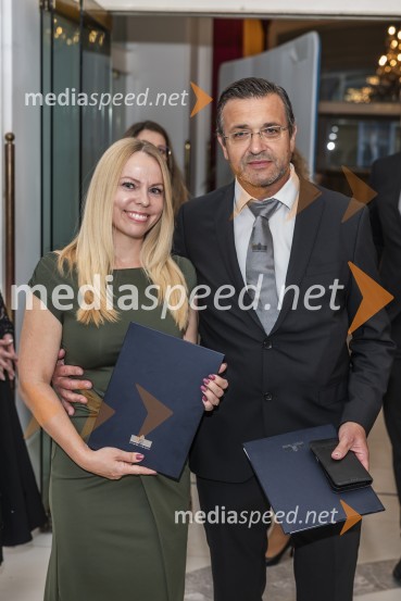 mag. Blanka Fras, predstojnica Centra za pravne in splošne zadeve UM; mag. Dejan  Senekovič, vodja Visokošolske prijavno-informacijske službe na UMUniverza v Mariboru odlikovana z redom za zasluge