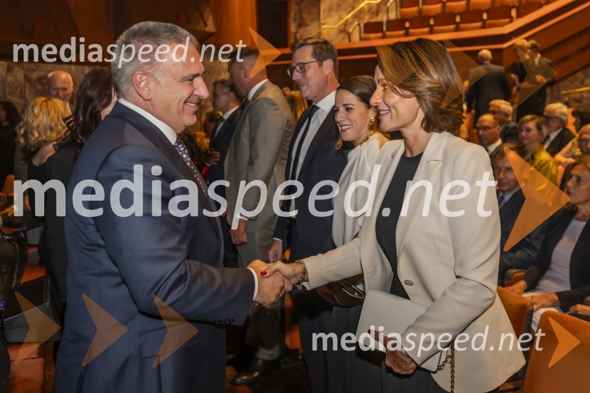  Marko Lotrič, predsednik, Državni svet;  Katarina Bergant, generalna tožilka RSUniverza v Mariboru odlikovana z redom za zasluge