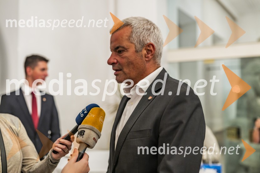  Aleksander Saša Arsenovič, župan, Mestna občina MariborUniverza v Mariboru odlikovana z redom za zasluge
