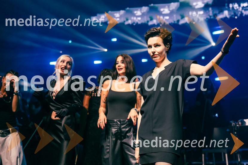  Sara Briški Cirman - Raiven, pevka, harfistka;  Gaja Prestor, pevka;  ... DJ Umek združil moči s simfoničnim orkestrom