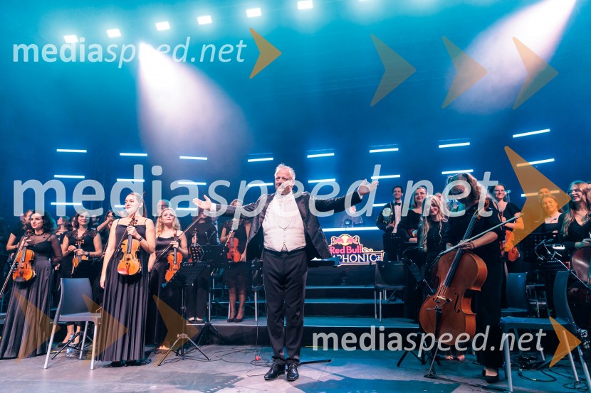  Marjan Grdadolnik, dirigentDJ Umek združil moči s simfoničnim orkestrom