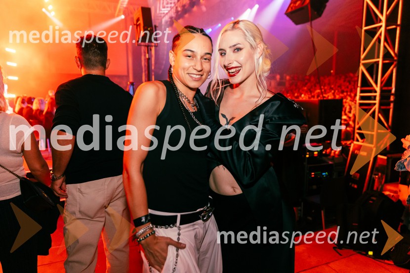  Mia Puhar Rodin - Masayah, pevka;  Sara Briški Cirman - Raiven, pevka, harfistkaDJ Umek združil moči s simfoničnim orkestrom