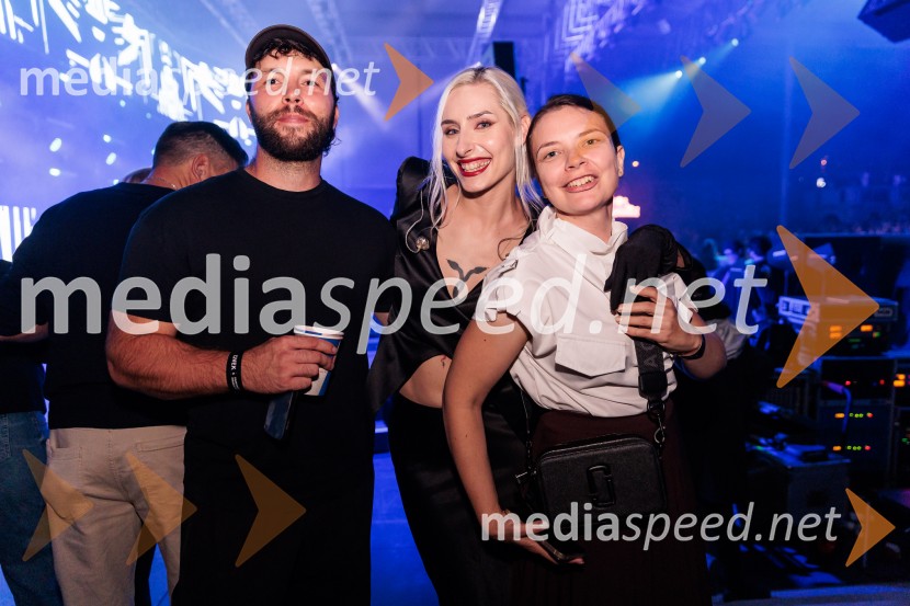  Rok Kastrevec;  Sara Briški Cirman - Raiven, pevka, harfistka;  ... DJ Umek združil moči s simfoničnim orkestrom