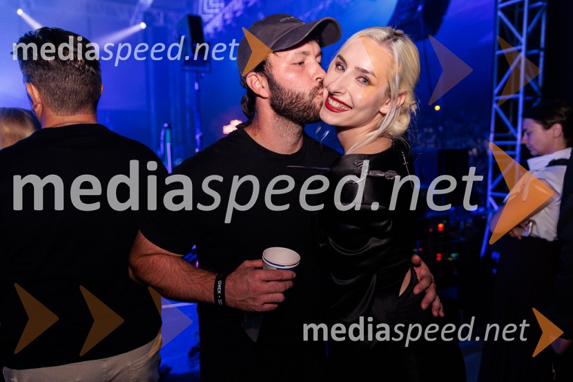  Rok Kastrevec;  Sara Briški Cirman - Raiven, pevka, harfistkaDJ Umek združil moči s simfoničnim orkestrom