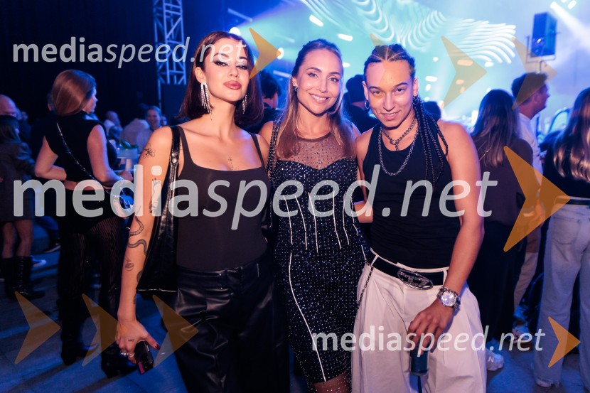  Gaja Prestor, pevka;  Senka Umek;  Mia Puhar Rodin - Masayah, pevkaDJ Umek združil moči s simfoničnim orkestrom