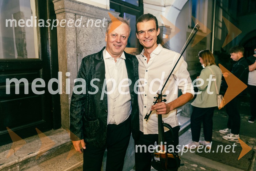  Marjan Grdadolnik, dirigent;  ... DJ Umek združil moči s simfoničnim orkestrom