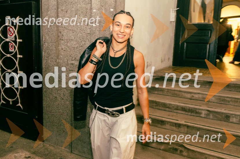  Mia Puhar Rodin - Masayah, pevkaDJ Umek združil moči s simfoničnim orkestrom