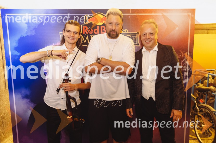  ... ;  Uroš Umek, DJ;  Marjan Grdadolnik, dirigentDJ Umek združil moči s simfoničnim orkestrom