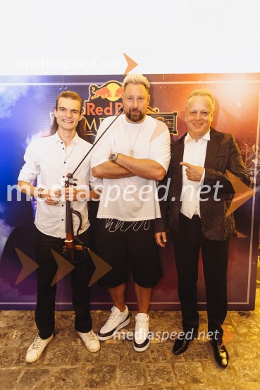  ... ;  Uroš Umek, DJ;  Marjan Grdadolnik, dirigentDJ Umek združil moči s simfoničnim orkestrom