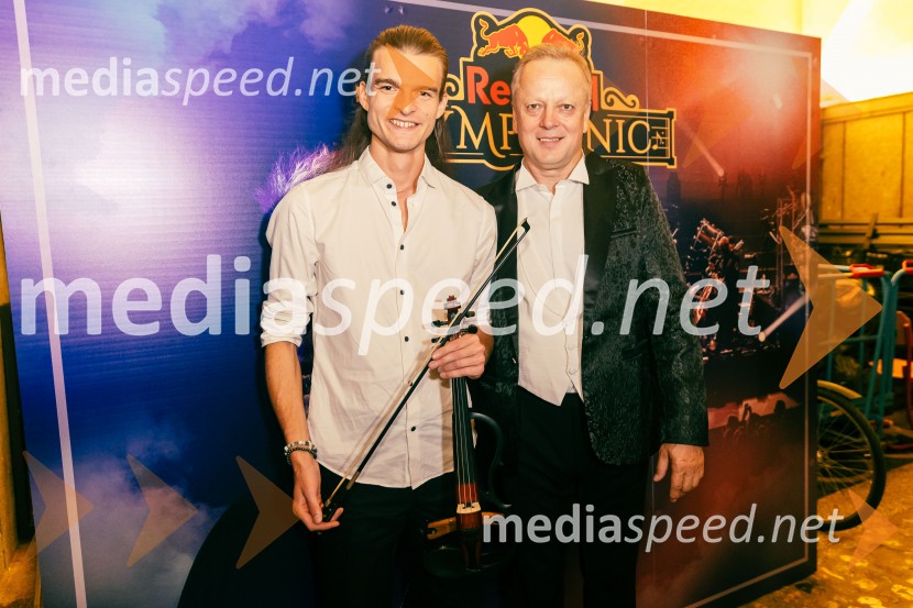  ... ;  Marjan Grdadolnik, dirigentDJ Umek združil moči s simfoničnim orkestrom