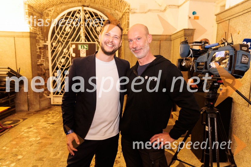  Alen Podlesnik, moderator, novinar POP TV;  ... DJ Umek združil moči s simfoničnim orkestrom