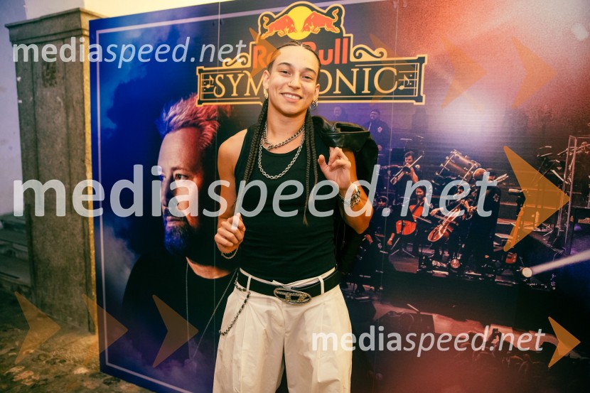  Mia Puhar Rodin - Masayah, pevkaDJ Umek združil moči s simfoničnim orkestrom