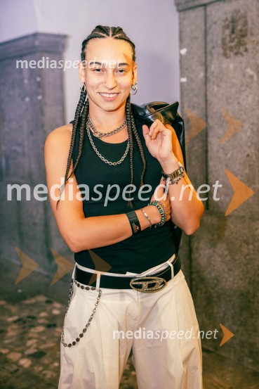  Mia Puhar Rodin - Masayah, pevkaDJ Umek združil moči s simfoničnim orkestrom