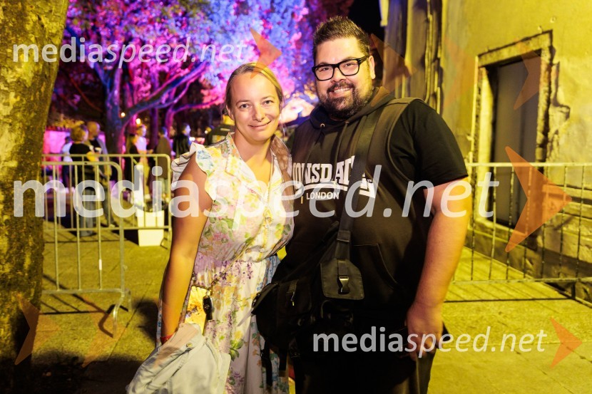  Katja Kaja Mejač, urednica Njena.si;  Nejc Simšič, novinarDJ Umek združil moči s simfoničnim orkestrom