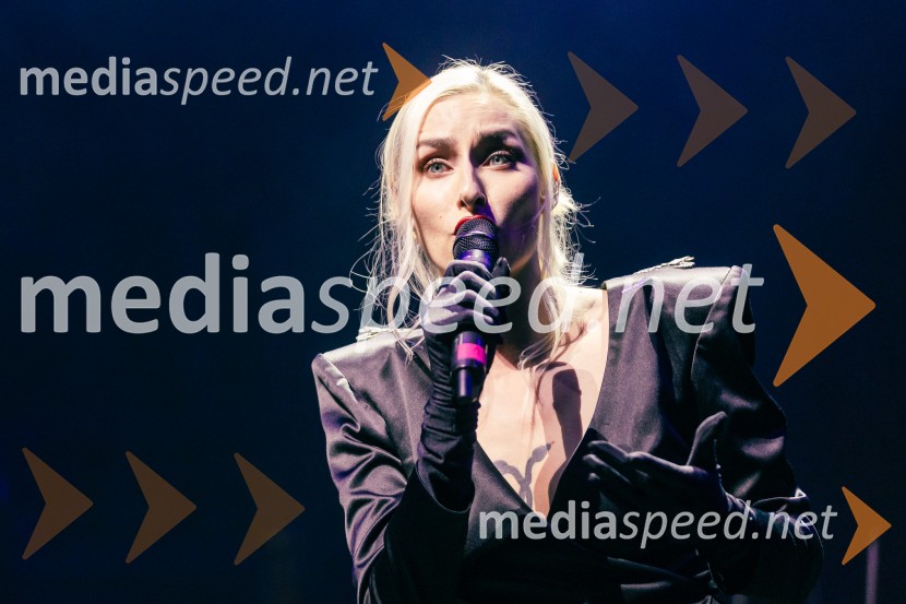  Sara Briški Cirman - Raiven, pevka, harfistkaDJ Umek združil moči s simfoničnim orkestrom