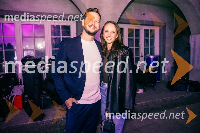  Alen Podlesnik, moderator, novinar POP TV;  ... DJ Umek združil moči s simfoničnim orkestrom