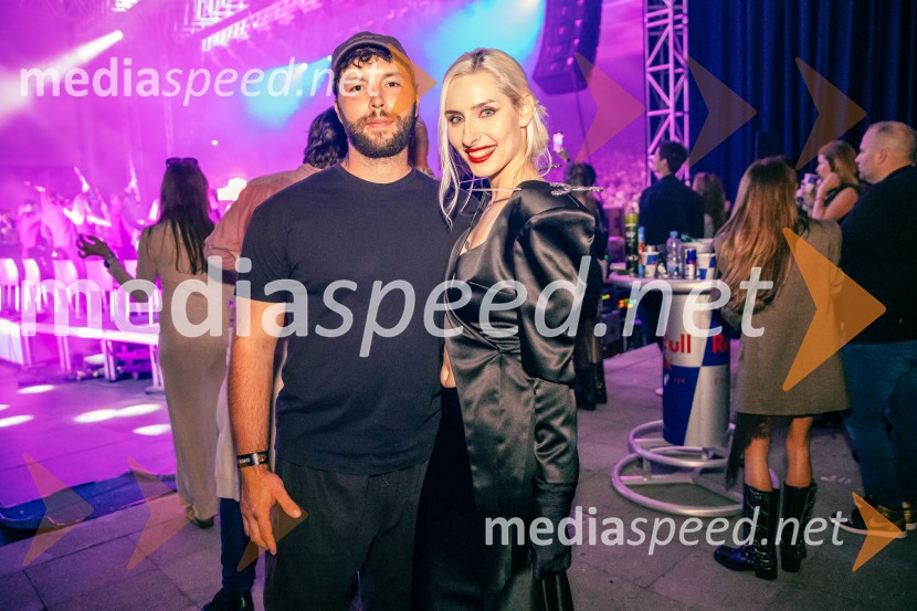  Rok Kastrevec;  Sara Briški Cirman - Raiven, pevka, harfistkaDJ Umek združil moči s simfoničnim orkestrom