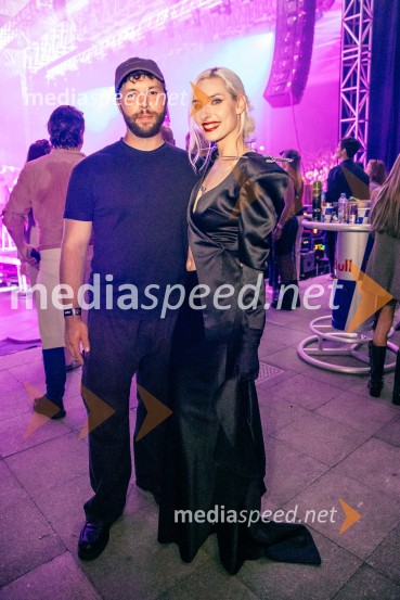  Rok Kastrevec;  Sara Briški Cirman - Raiven, pevka, harfistkaDJ Umek združil moči s simfoničnim orkestrom