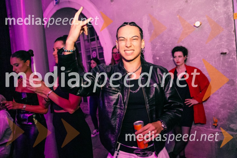  Mia Puhar Rodin - Masayah, pevkaDJ Umek združil moči s simfoničnim orkestrom